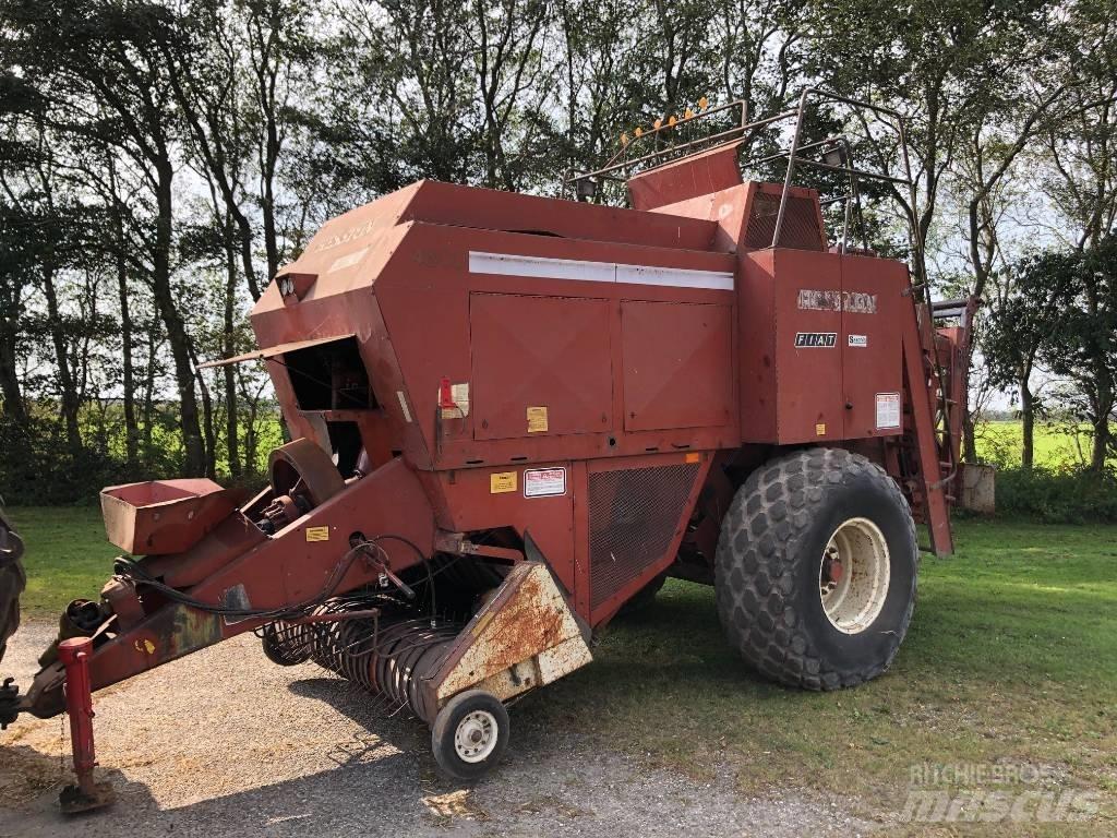 Hesston 4800 각형 곤포기
