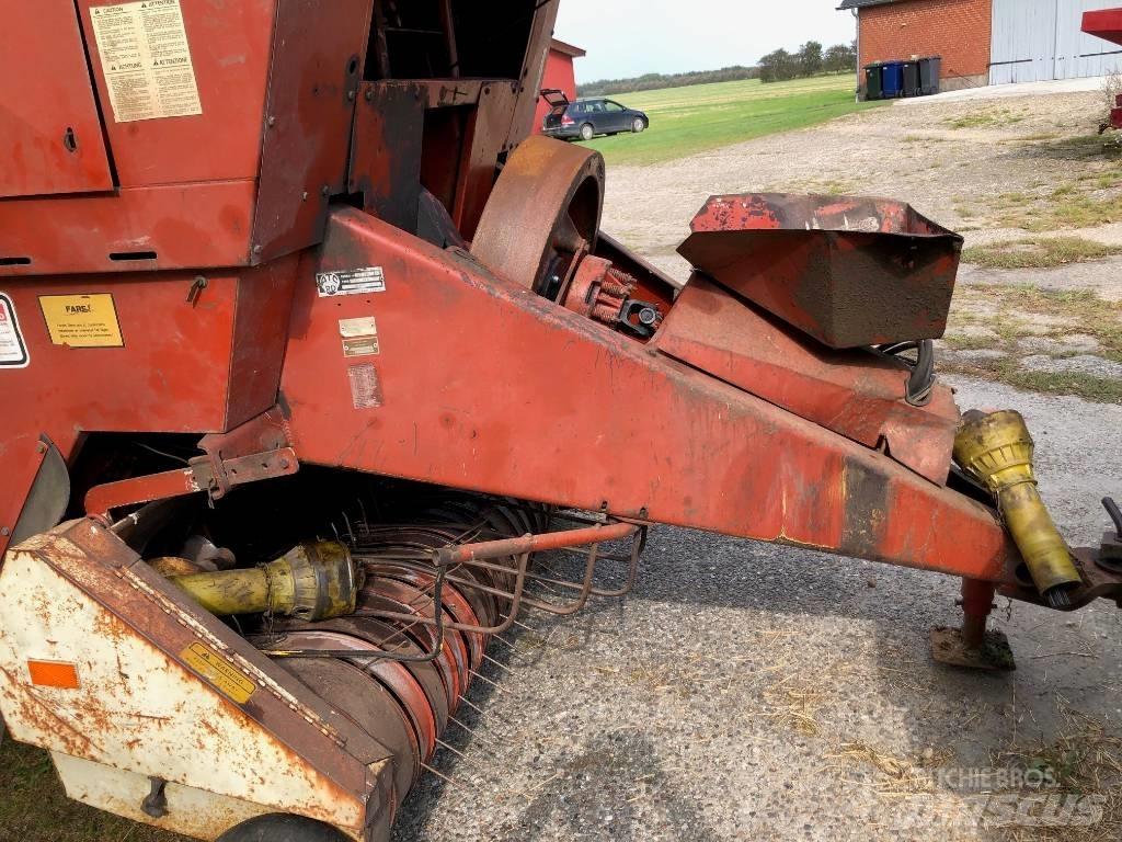 Hesston 4800 각형 곤포기