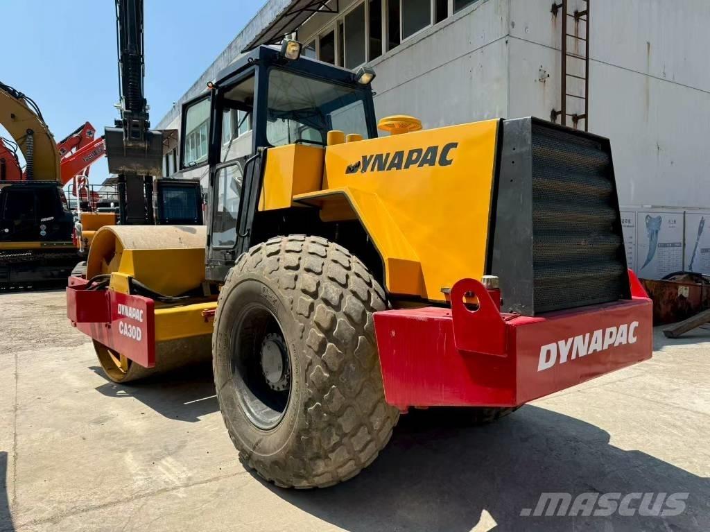 Dynapac CA 30 D 싱글 드럼 롤러
