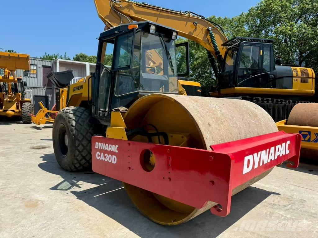 Dynapac CA 30 D 싱글 드럼 롤러