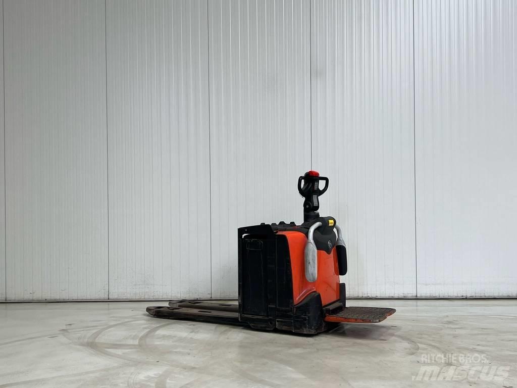 BT LPE250 로우 리프터(승강대 포함)
