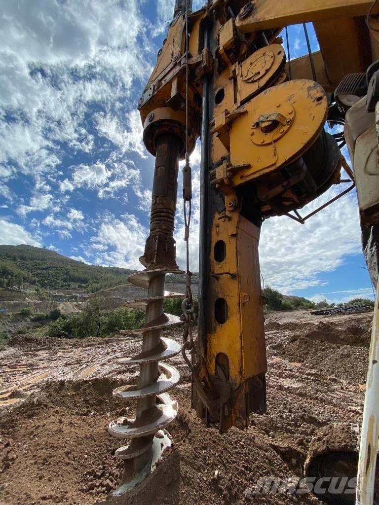 Bauer BG 24 H 중형 드릴 장비