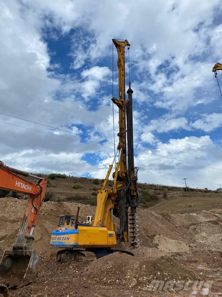 Bauer BG 24 H 중형 드릴 장비