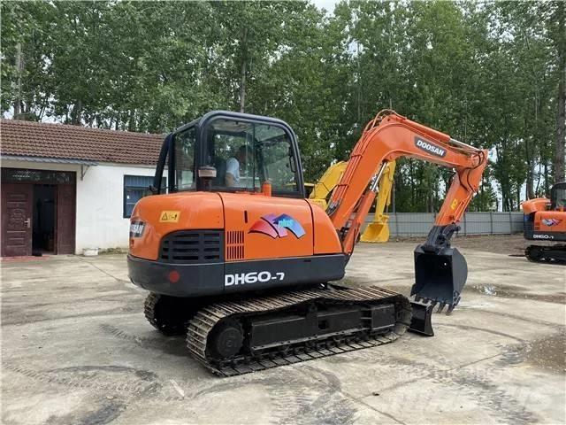 Doosan DH 60-7 소형 굴삭기 7톤 미만