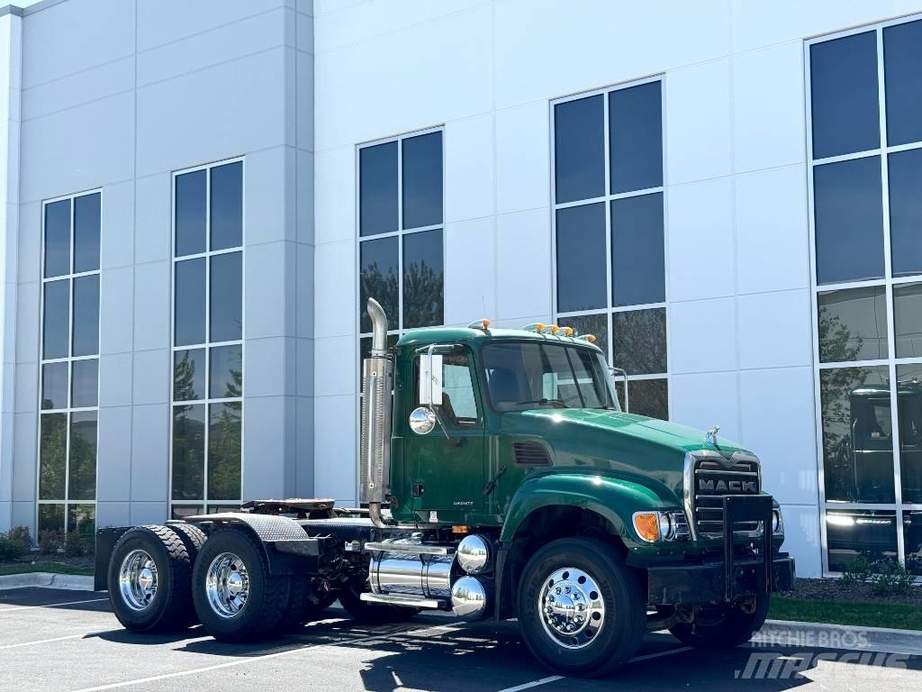 Mack Granite CV713 트랙터 유닛