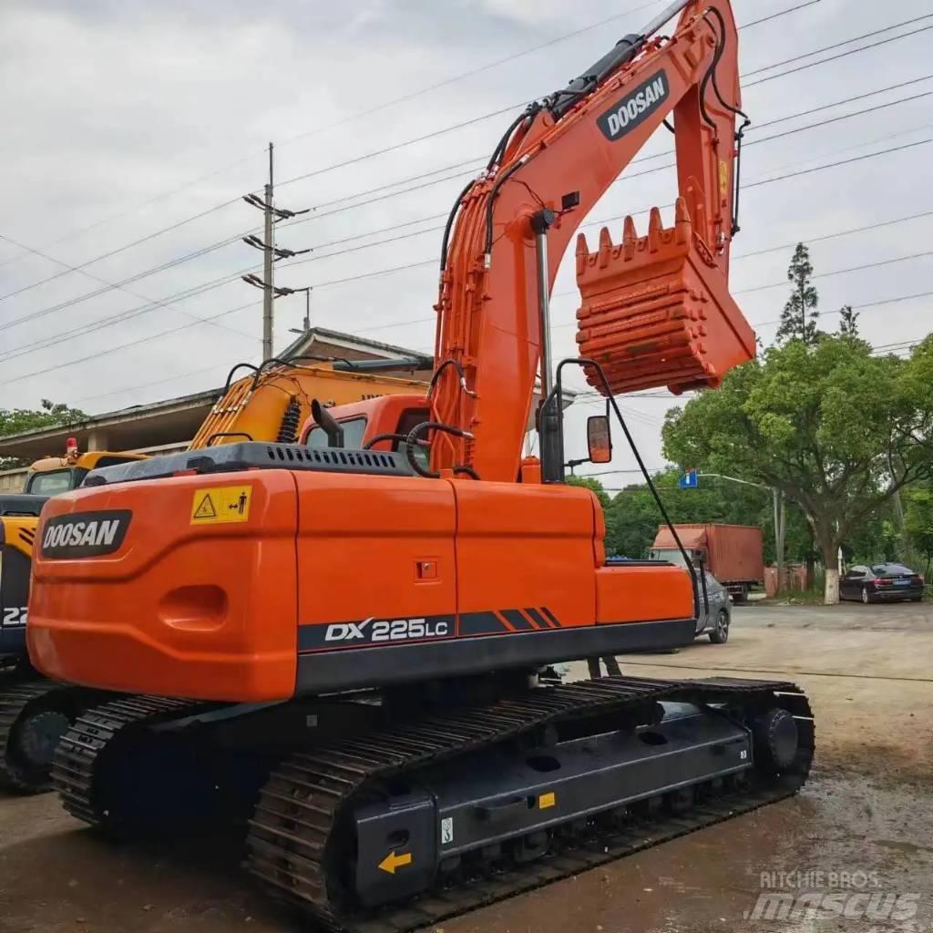 Doosan DX225LC-9C 대형 굴삭기 29톤 이상