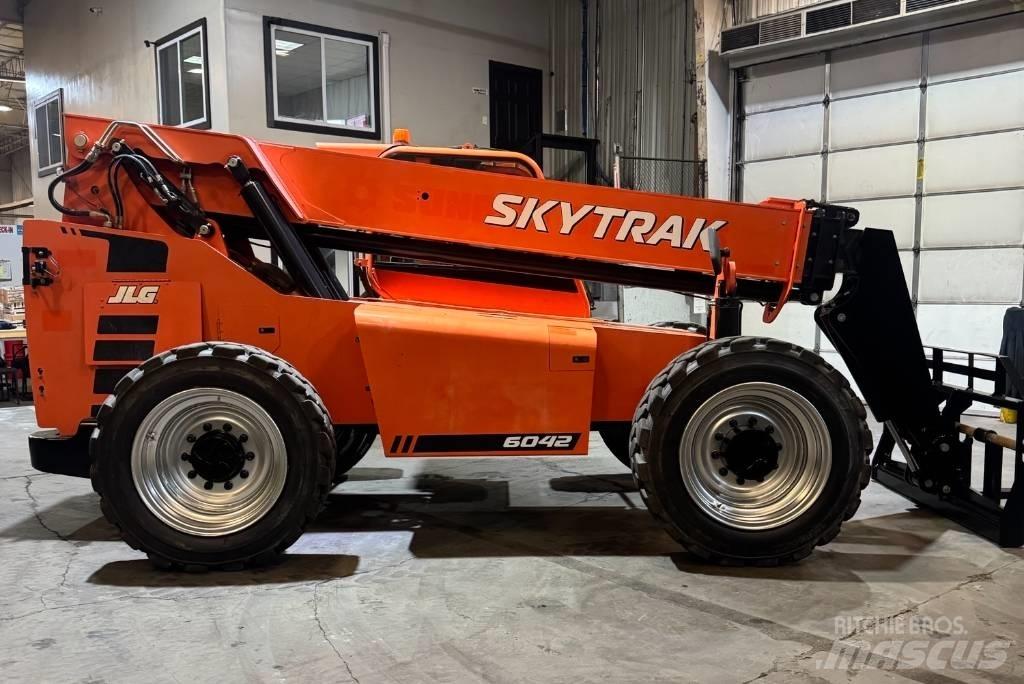 SkyTrak 6042 텔러 핸들러