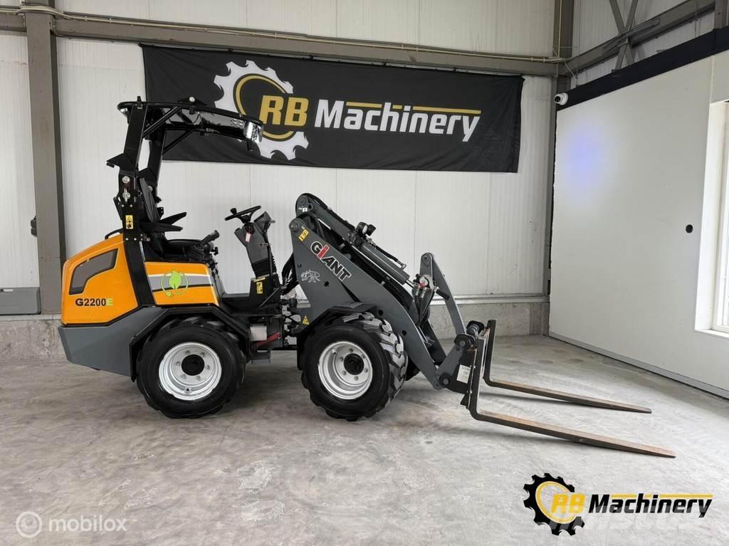 GiANT G2200E  휠로우더
