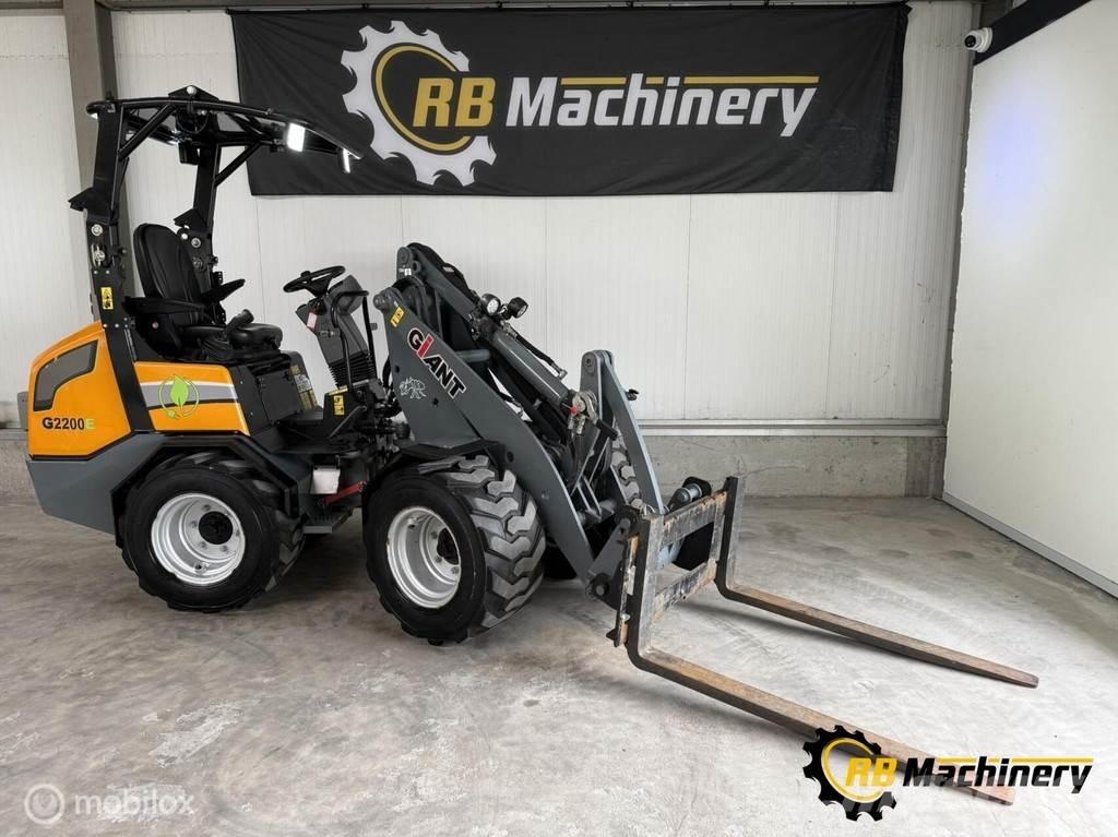 GiANT G2200E  휠로우더