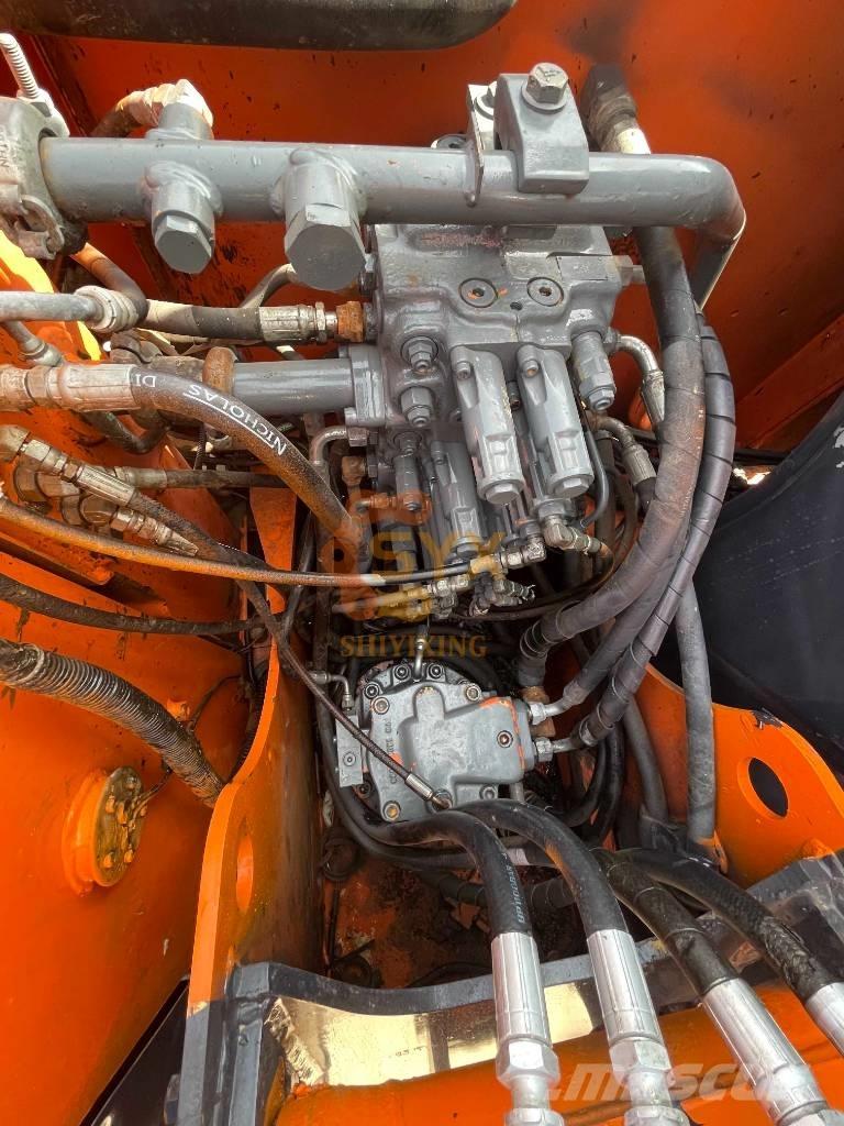 Hitachi ZX 70 중형굴삭기 7톤-28톤