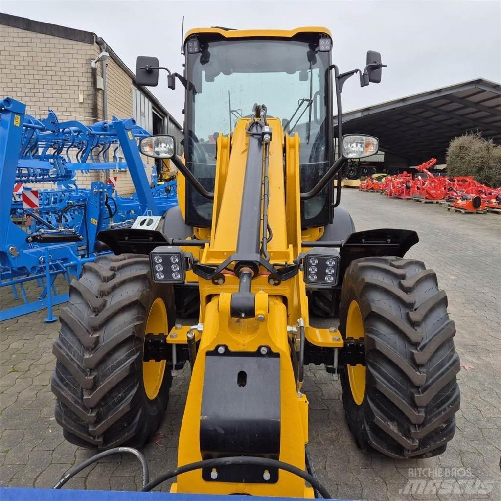 JCB TM 220 AGRI 견인식 전동이동 리프트