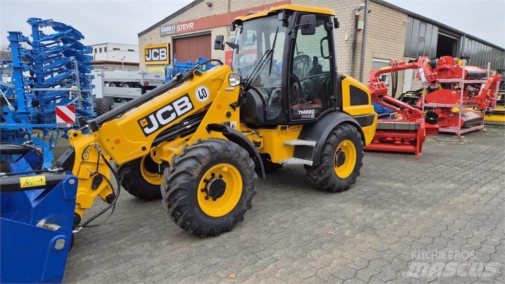 JCB TM 220 AGRI 견인식 전동이동 리프트
