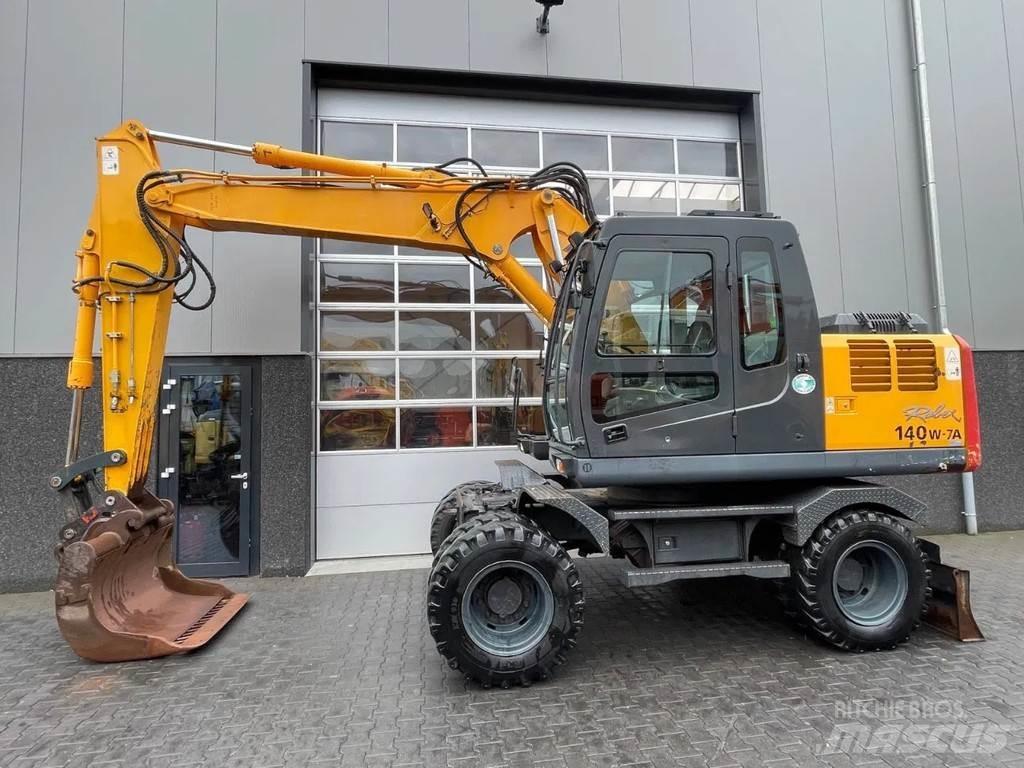 Hyundai R140W-7A  휠 굴삭기