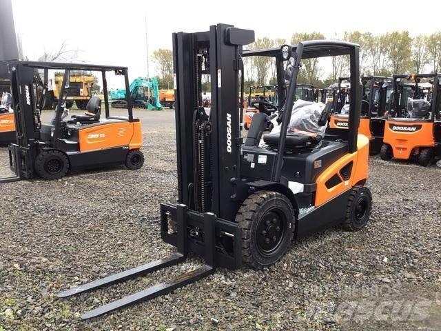Doosan D25S-9 디젤 지게차