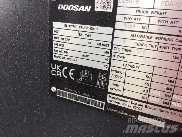 Doosan D25S-9 디젤 지게차