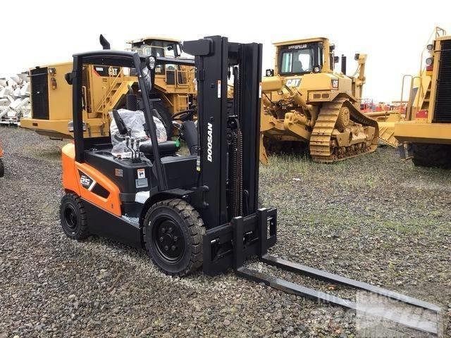 Doosan D25S-9 디젤 지게차
