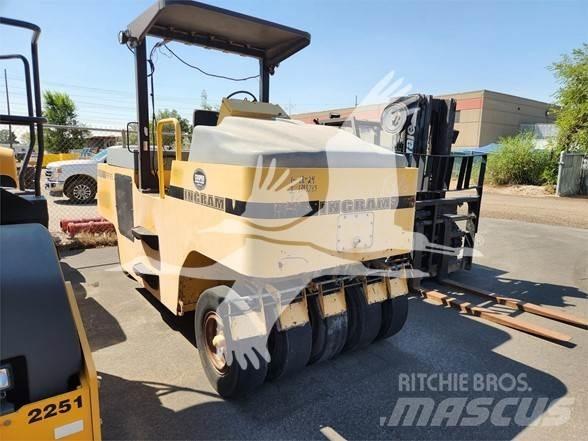 Ingram RP915 공기 타이어 롤러