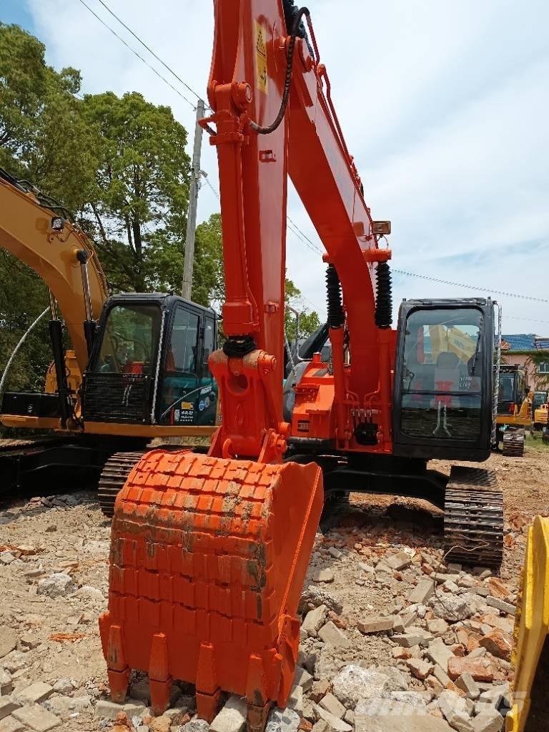 Hitachi ZX 135 대형 굴삭기 29톤 이상