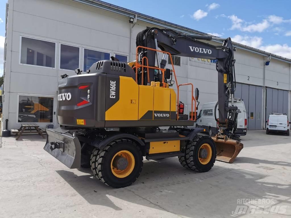 Volvo EW160E  휠 굴삭기