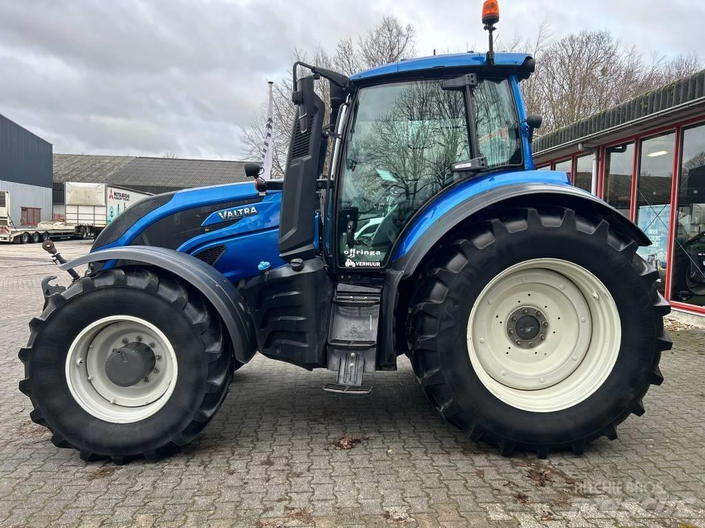 Valtra T 214 Versu 트랙터