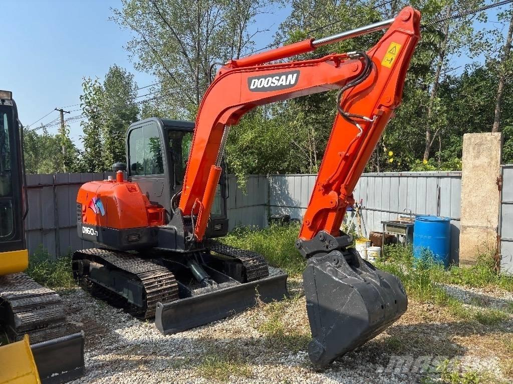 Doosan DH 60-7 소형 굴삭기 7톤 미만