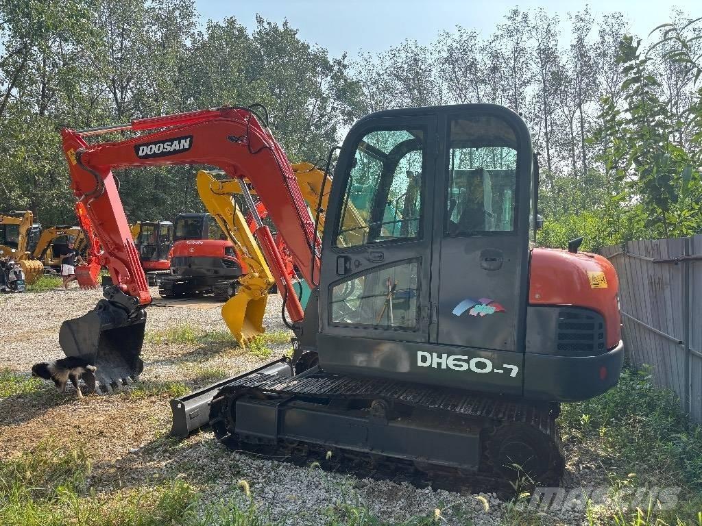 Doosan DH 60-7 소형 굴삭기 7톤 미만