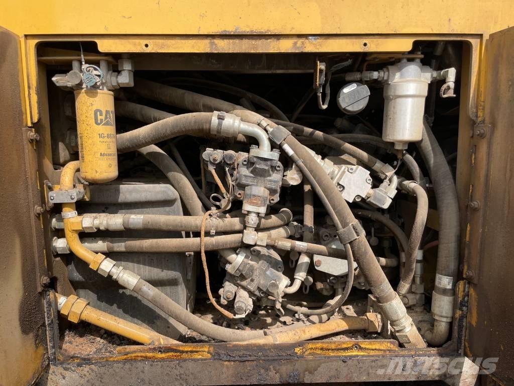 CAT AP555F 아스팔트 포장장비