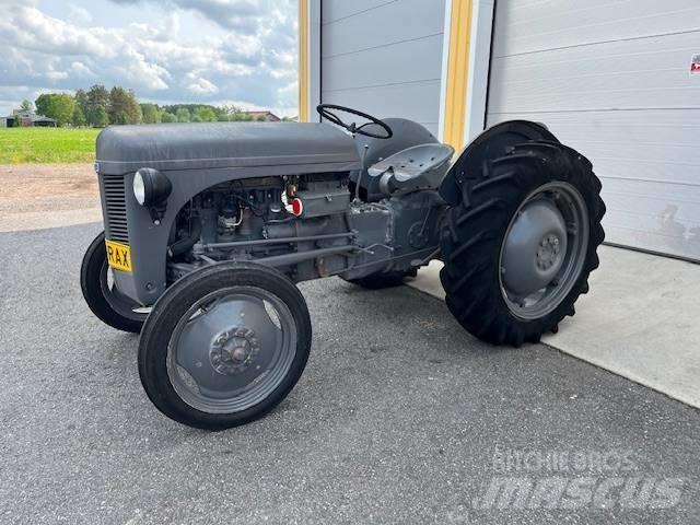 Massey Ferguson ted 트랙터