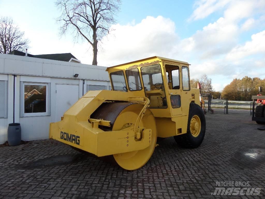 Bomag BW 211 AD 싱글 드럼 롤러
