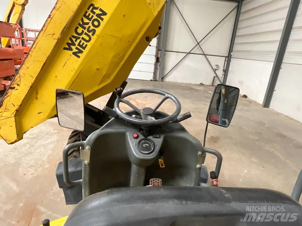 Neuson 5001 건설현장 덤프트럭
