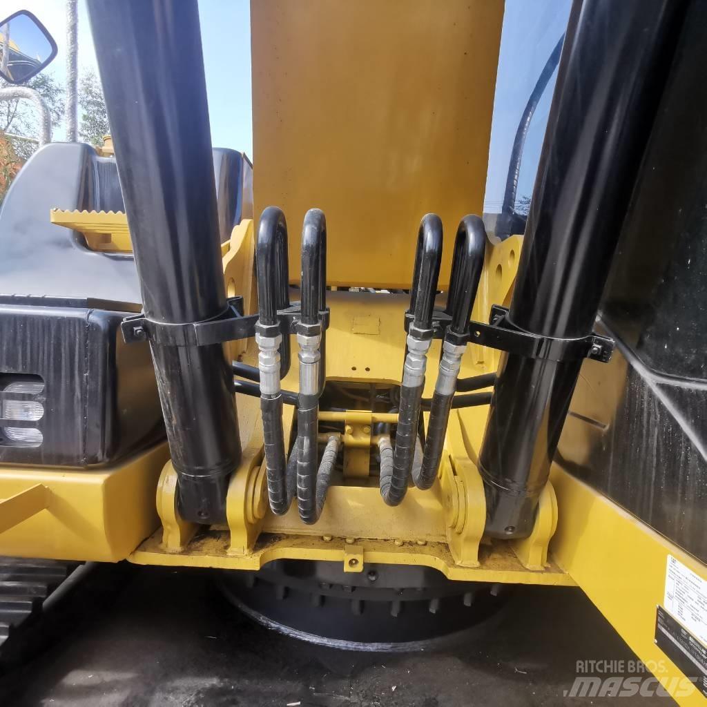 CAT 320 D 대형 굴삭기 29톤 이상