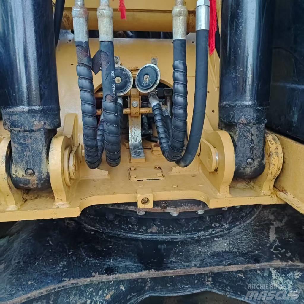 CAT 313 D 대형 굴삭기 29톤 이상