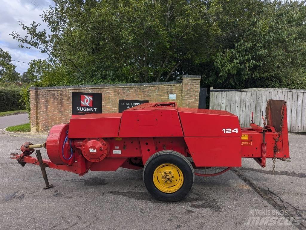 Massey Ferguson 124 각형 곤포기