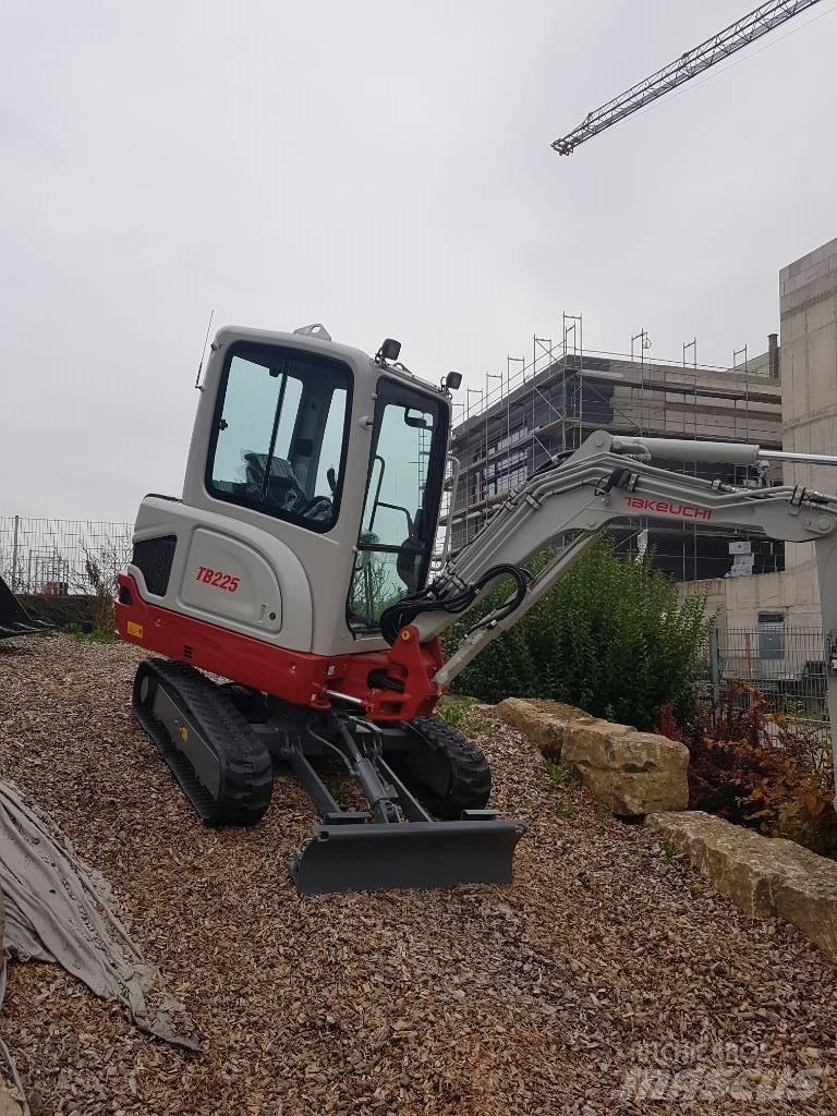 Takeuchi TB225 소형 굴삭기 7톤 미만