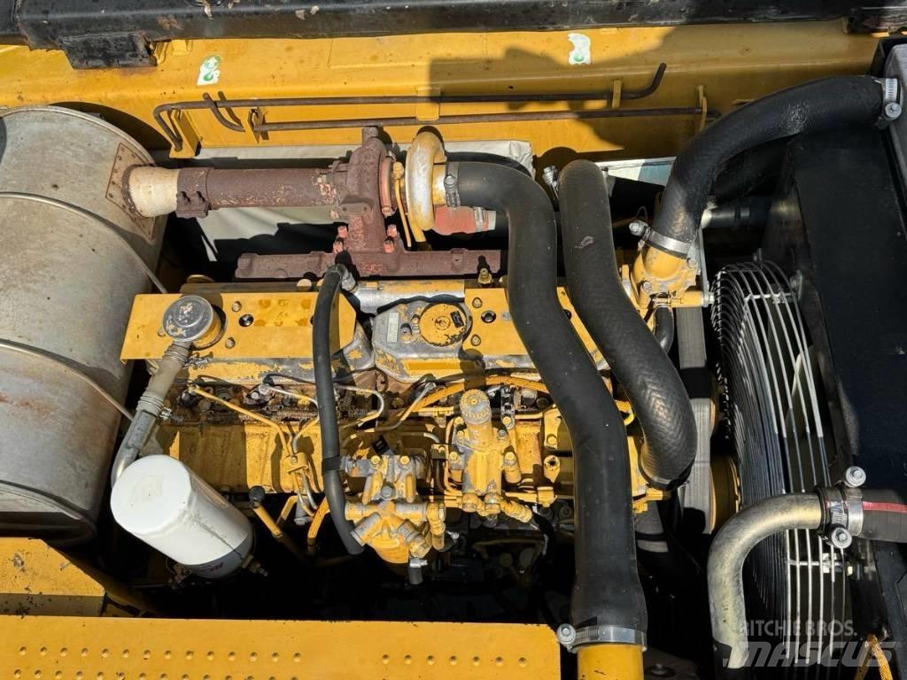 CAT 323 D L 대형 굴삭기 29톤 이상