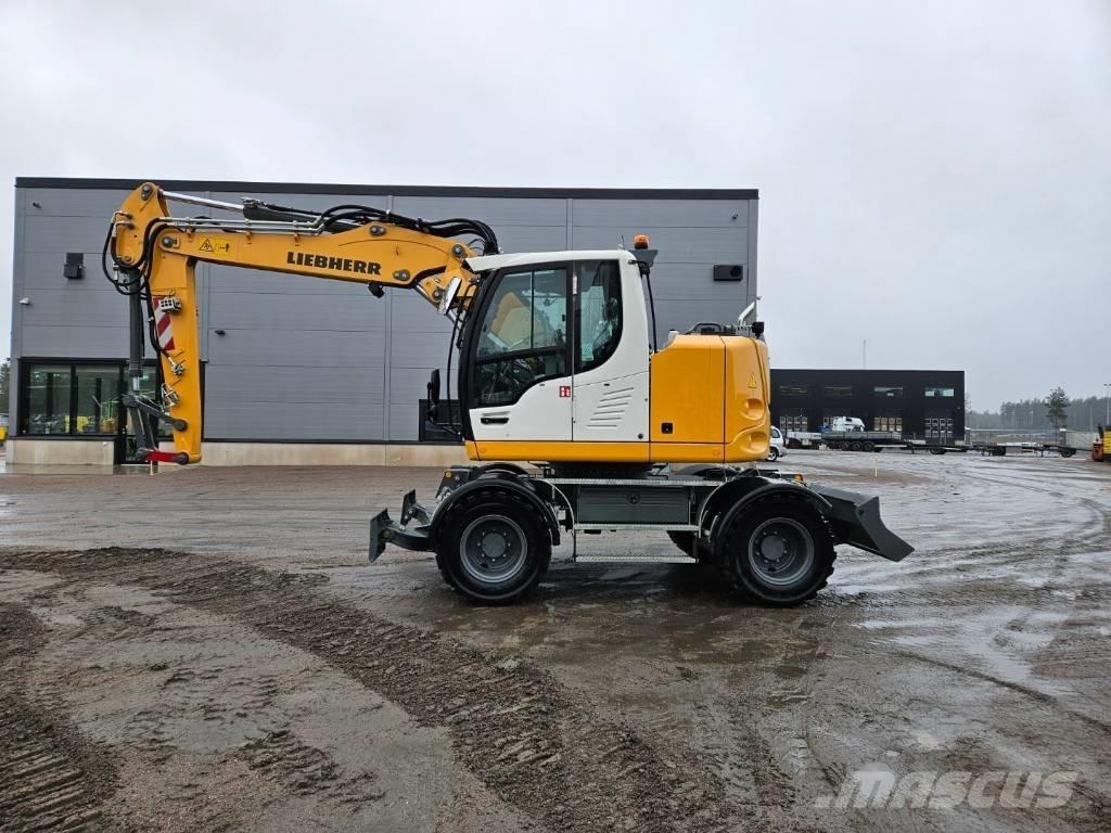 Liebherr 913 Compact  휠 굴삭기