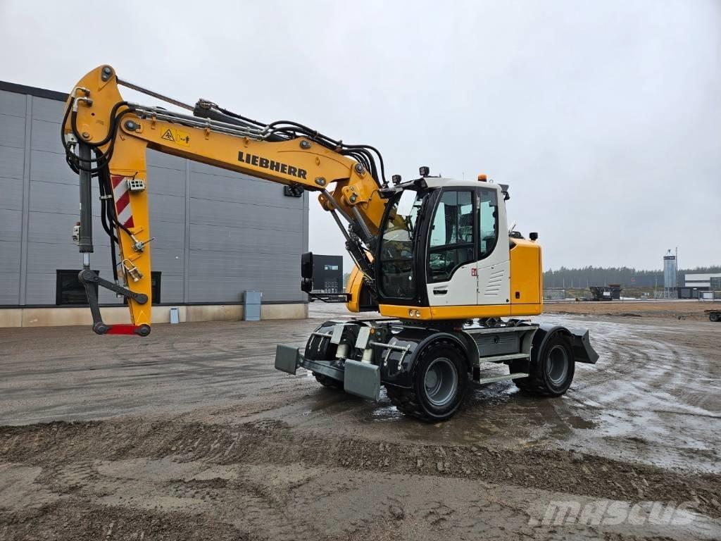 Liebherr 913 Compact  휠 굴삭기