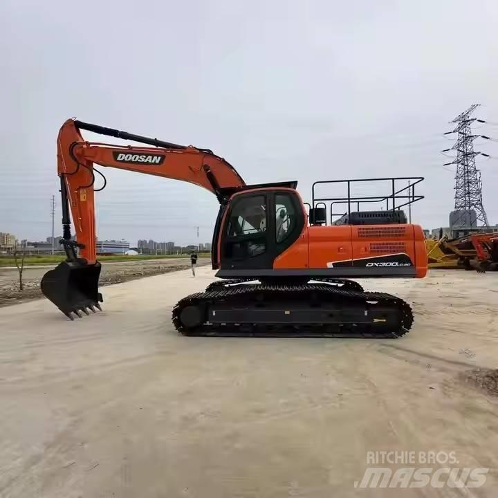 Doosan DX300LC 대형 굴삭기 29톤 이상