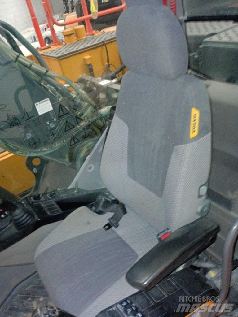 Volvo EC 220 E 대형 굴삭기 29톤 이상
