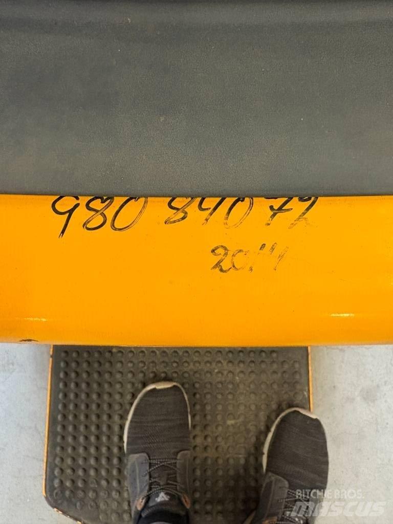 Jungheinrich ERE 225 로우 리프터(승강대 포함)