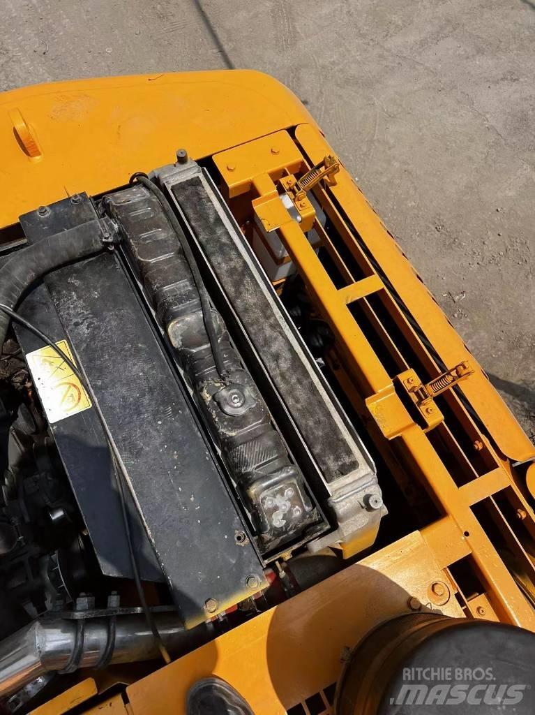 Hyundai 210W-7  휠 굴삭기