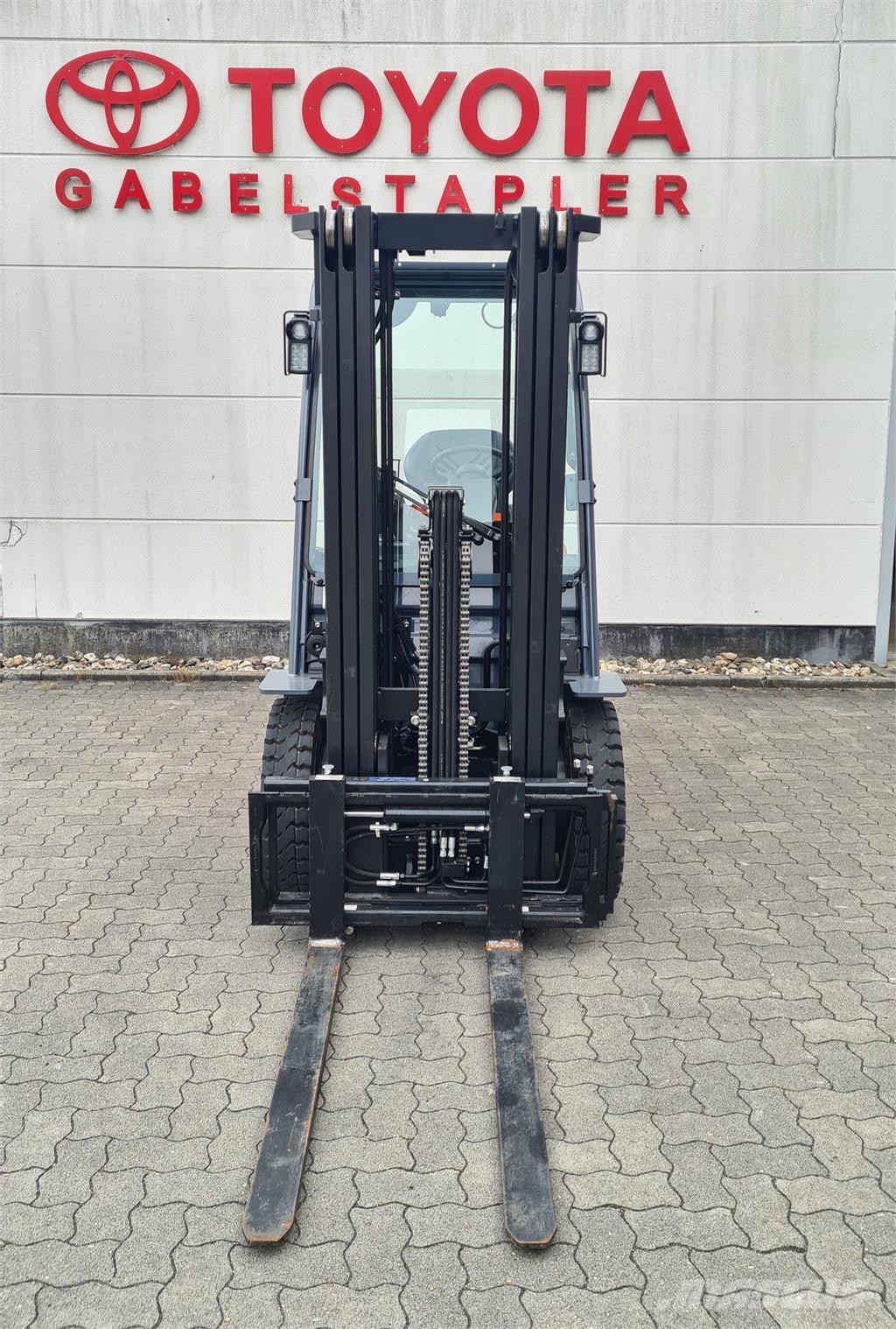 Toyota 52-8FDF25 디젤 지게차