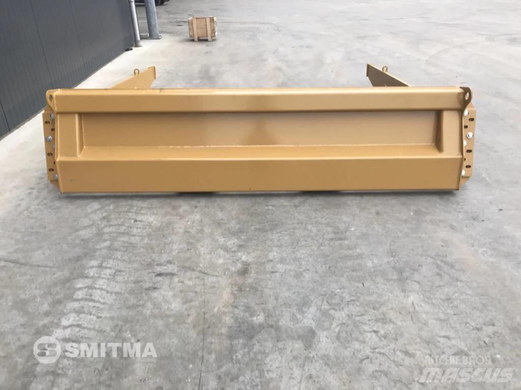 CAT 725 테일게이트