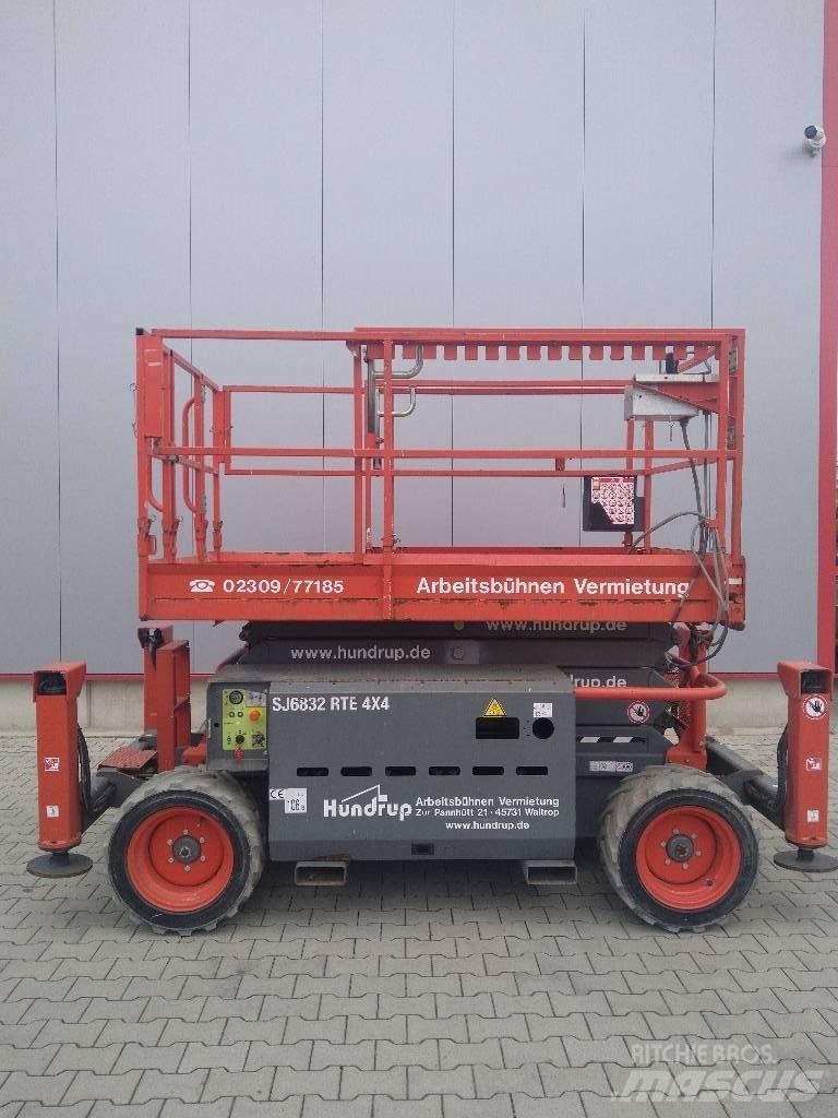 SkyJack SJ 6832 RTE 가위형 리프트