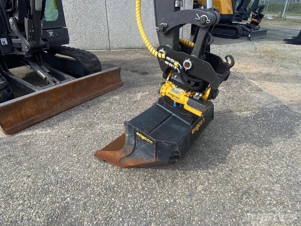 Volvo ECR 50 F 소형 굴삭기 7톤 미만