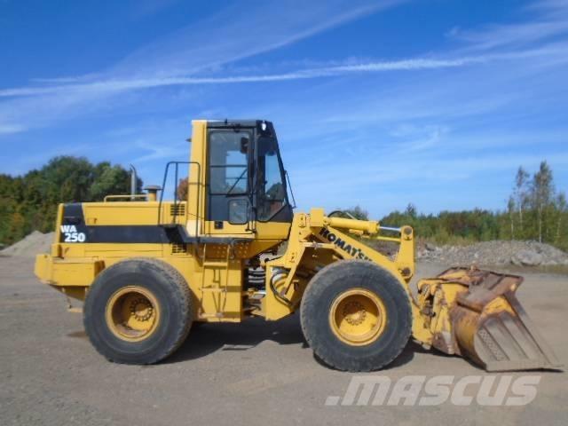 Komatsu WA 250  휠로우더