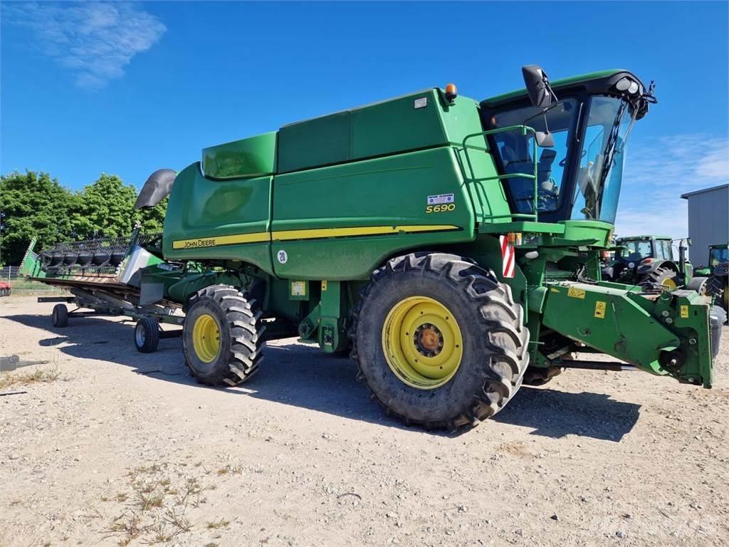 John Deere S690 콤바인 수확기