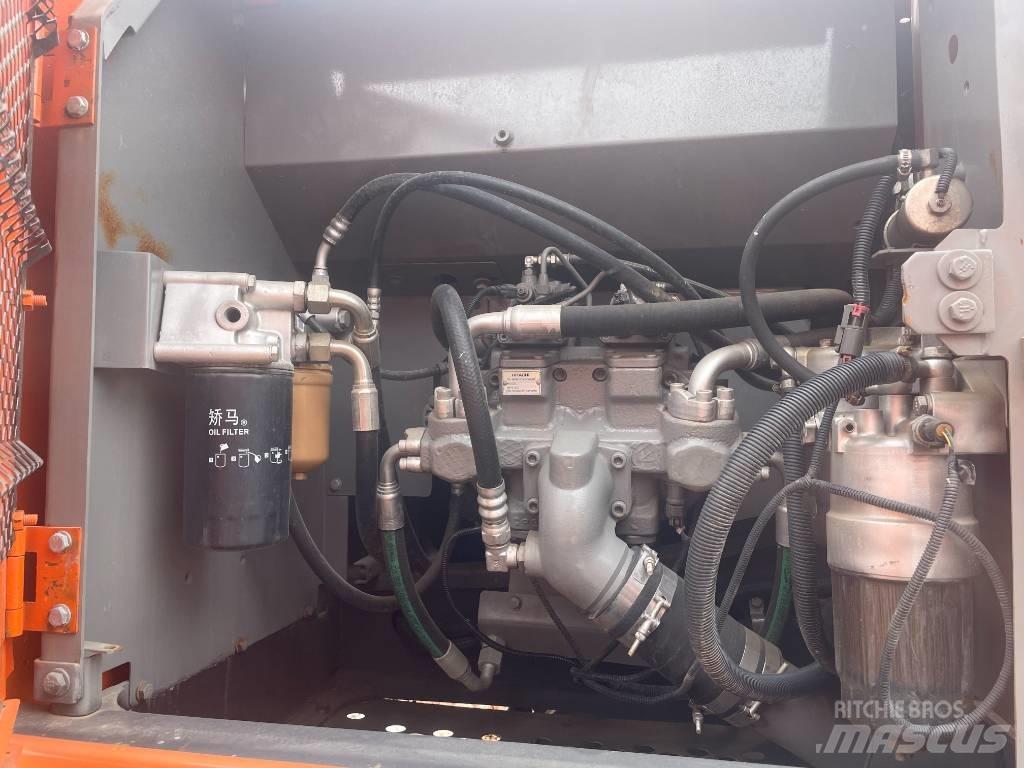 Hitachi ZX 200 대형 굴삭기 29톤 이상