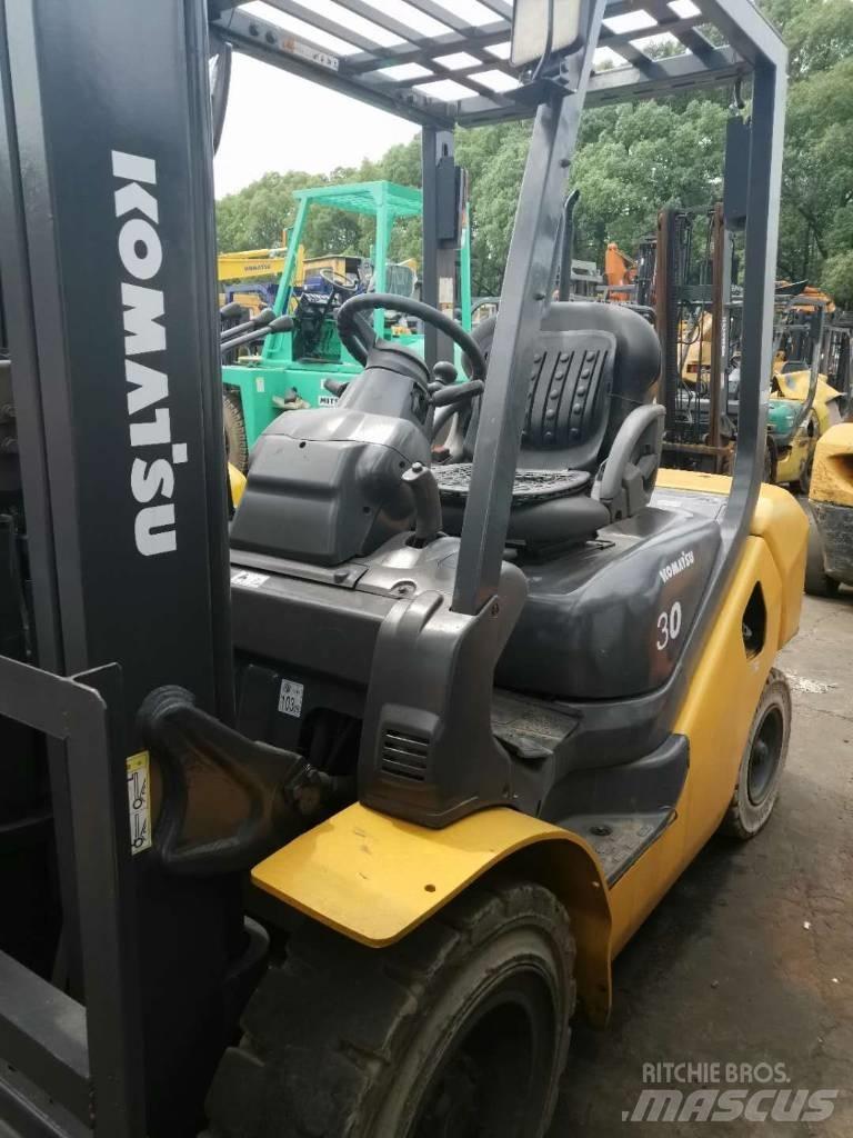 Komatsu 30 텔러 핸들러
