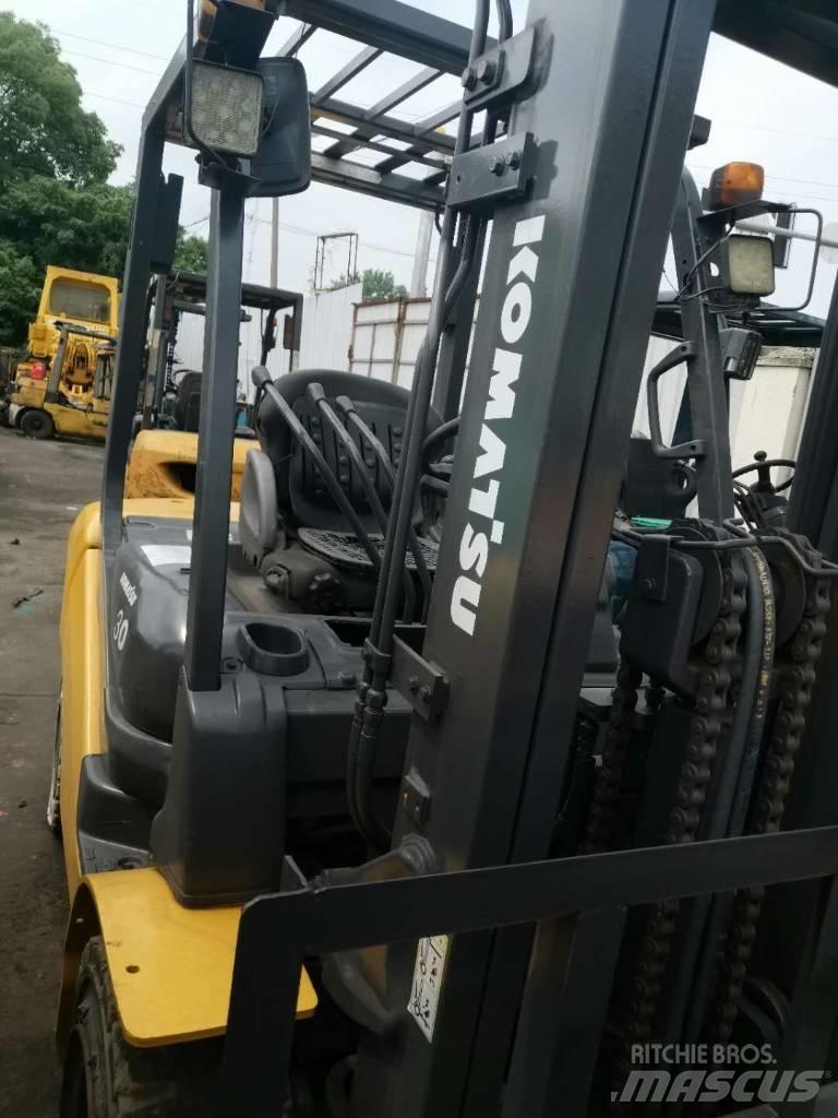 Komatsu 30 텔러 핸들러